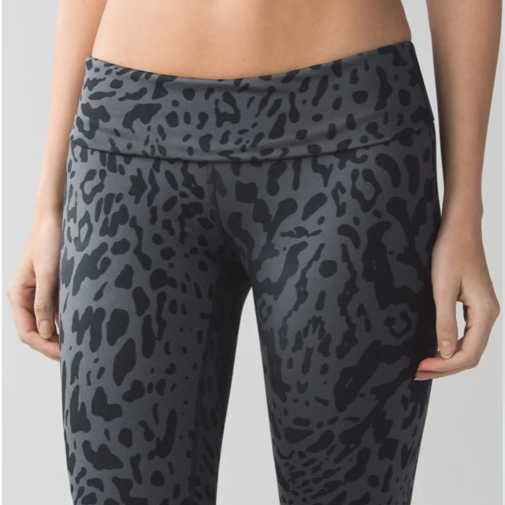 lululemon Wunder Under Pant‎ (Roll Down) Legging Animal Swirl Deep Coal